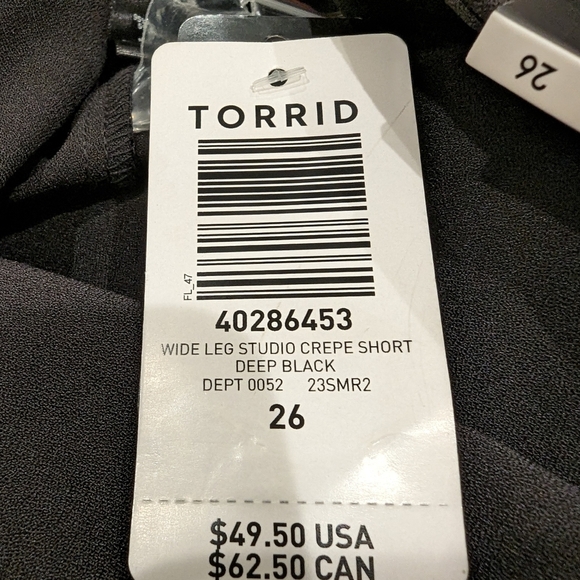 Torrid Black Wide Leg Studio Tailored Short, Plus size 26 NWT - Picture 14 of 14
